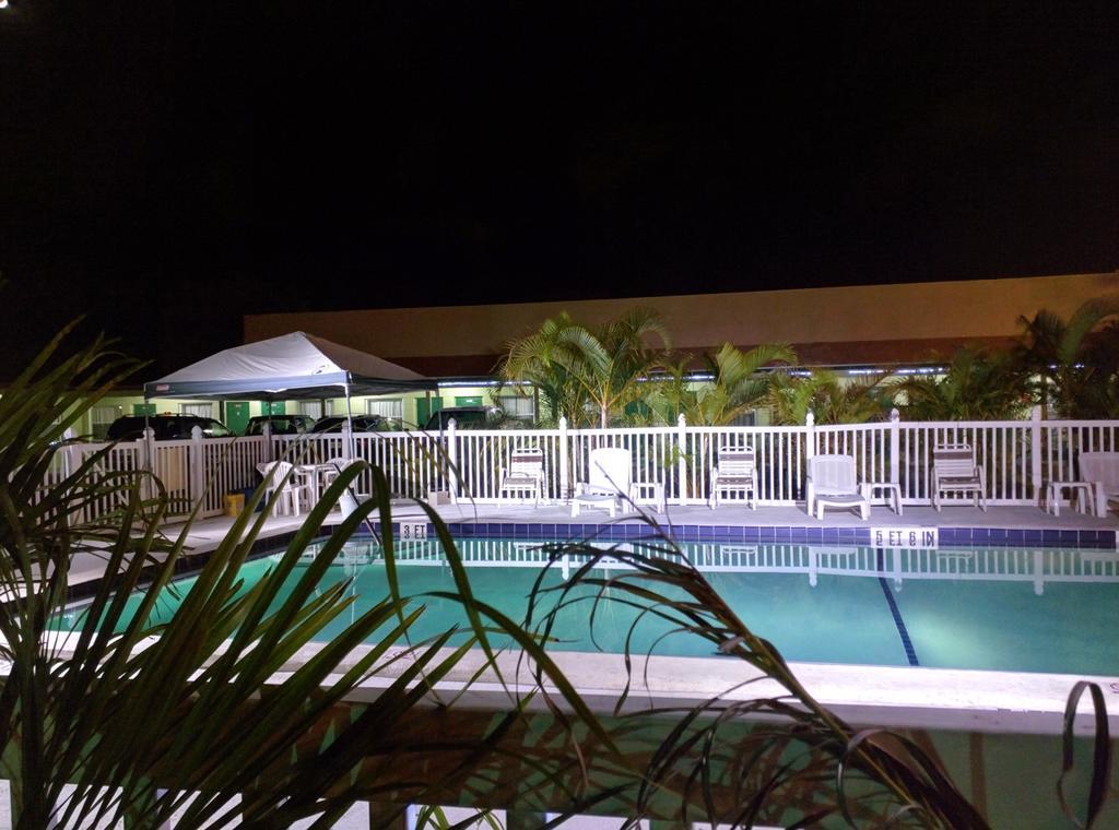 Sunshine Inn & Suites Venice, Florida Venice Gardens Exterior photo