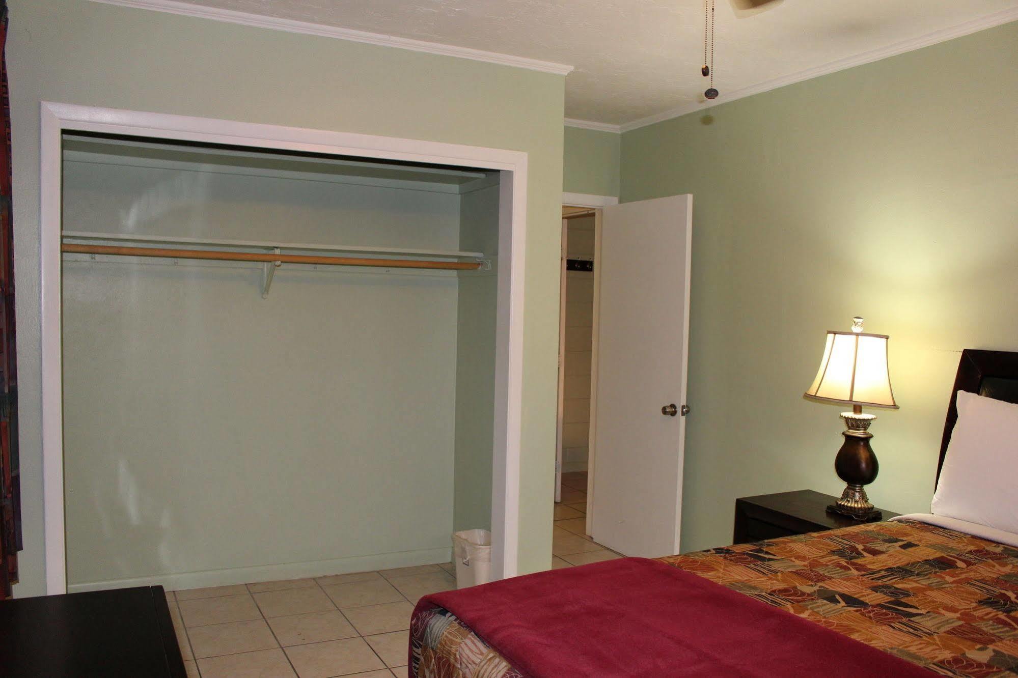 Sunshine Inn & Suites Venice, Florida Venice Gardens Exterior photo