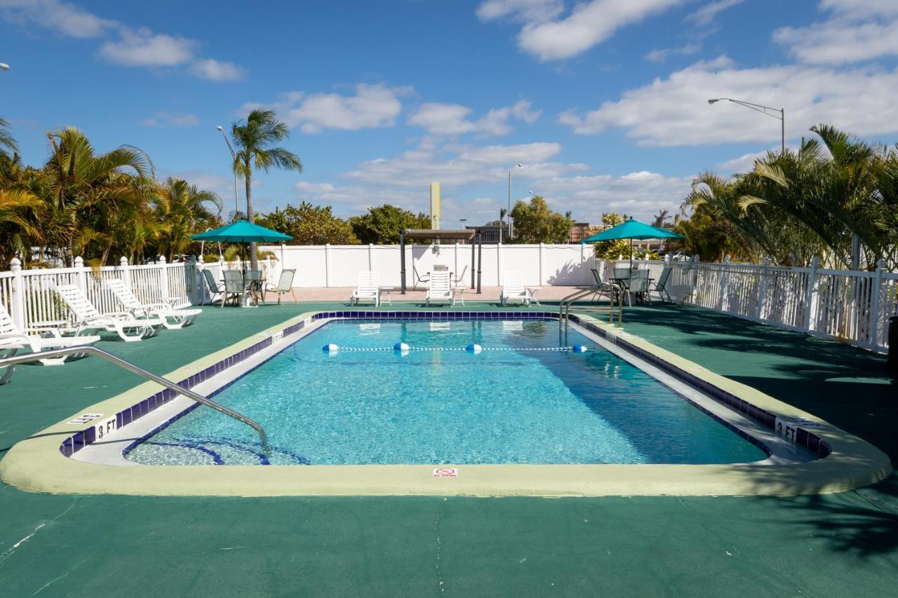 Sunshine Inn & Suites Venice, Florida Venice Gardens Exterior photo